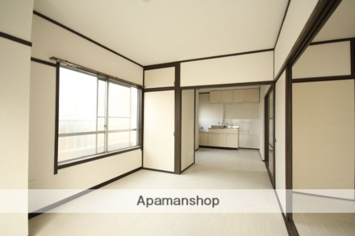 広島県広島市中区西川口町の賃貸マンションの居間