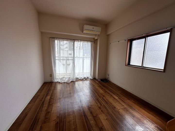 ウインドー金屋町502号室の居間