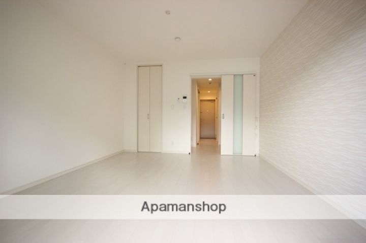 広島県広島市南区東本浦町の賃貸アパートの居間