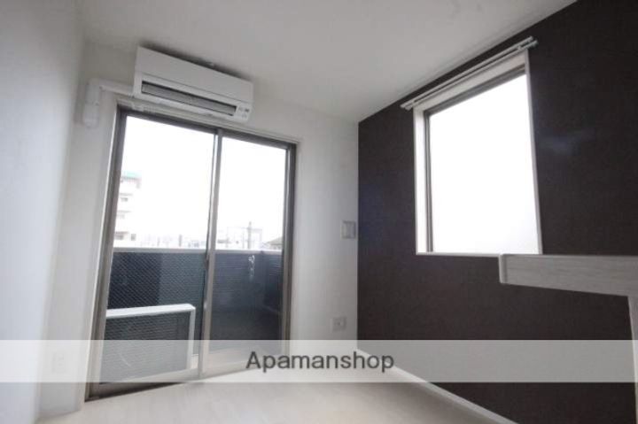 広島県広島市西区古江西町の賃貸マンションの居間