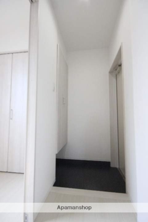 広島県広島市西区古江西町の賃貸マンションの玄関