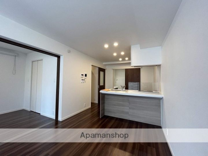 広島県広島市中区広瀬北町の賃貸アパートの居間