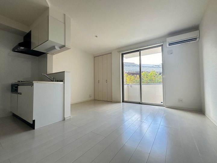 PLEIN SOLEIL 庚午北(プランソレイユ)102号室の居間