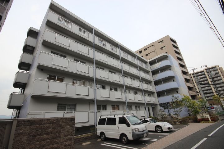 C.C.COURT五日市駅前の外観