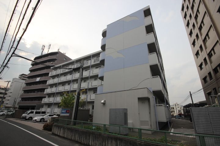 C.C.COURT五日市駅前の外観