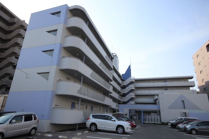 C.C.COURT五日市駅前の外観