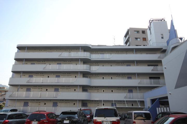 C.C.COURT五日市駅前の外観