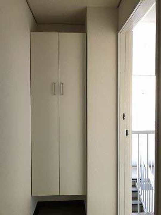 広島県広島市安佐南区西原4丁目の賃貸アパートの玄関