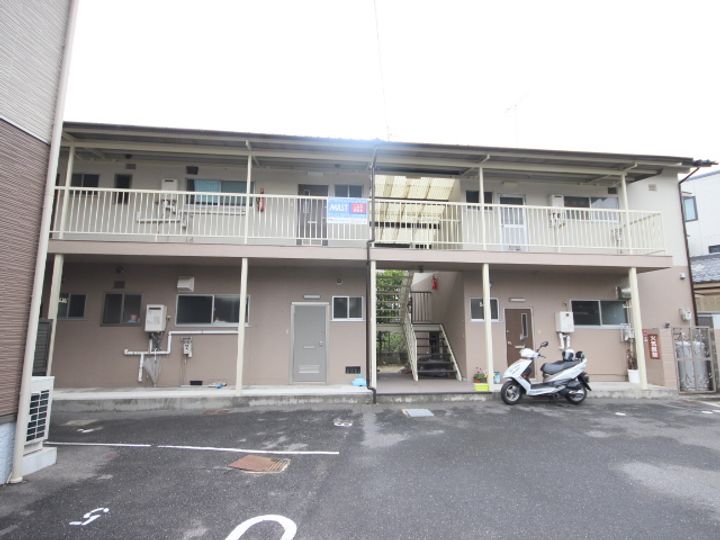 広島県広島市佐伯区五日市中央5丁目の賃貸アパートの外観