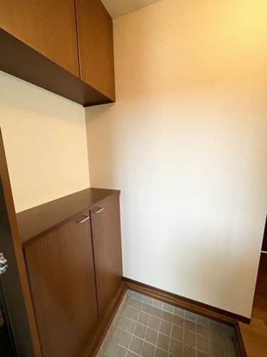 広島県広島市西区高須3丁目の賃貸アパートの玄関