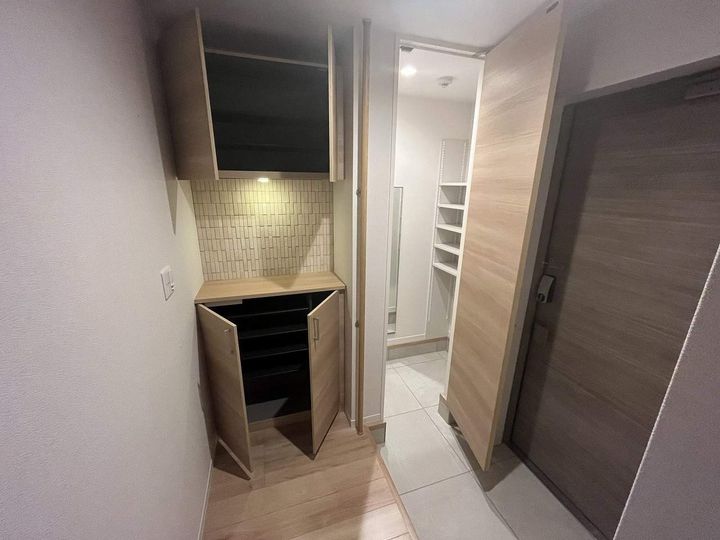 広島県広島市東区牛田南1丁目の賃貸マンションの玄関