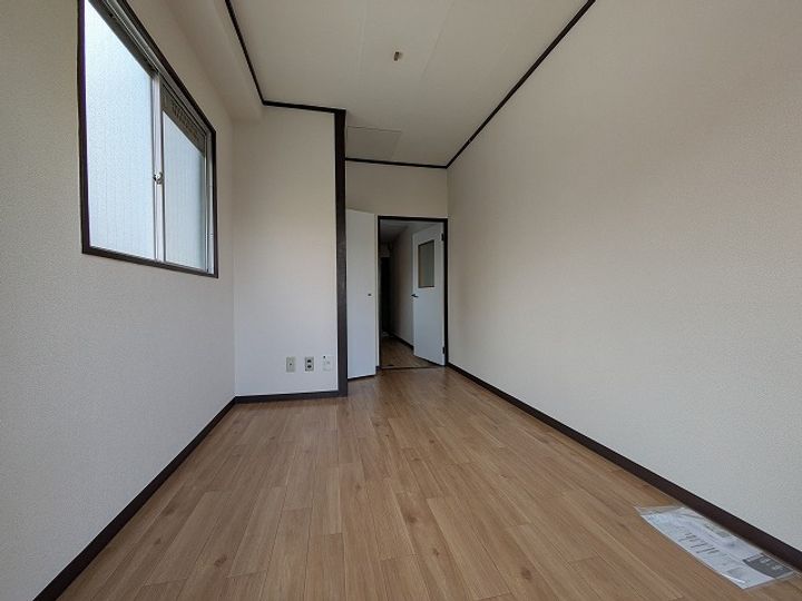 オガワビル402号室の居間