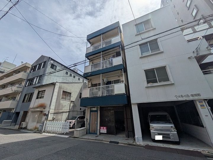 オガワビル402号室の外観