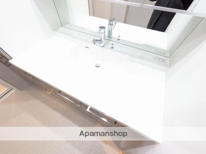 広島県広島市南区東本浦町の賃貸マンションの内装