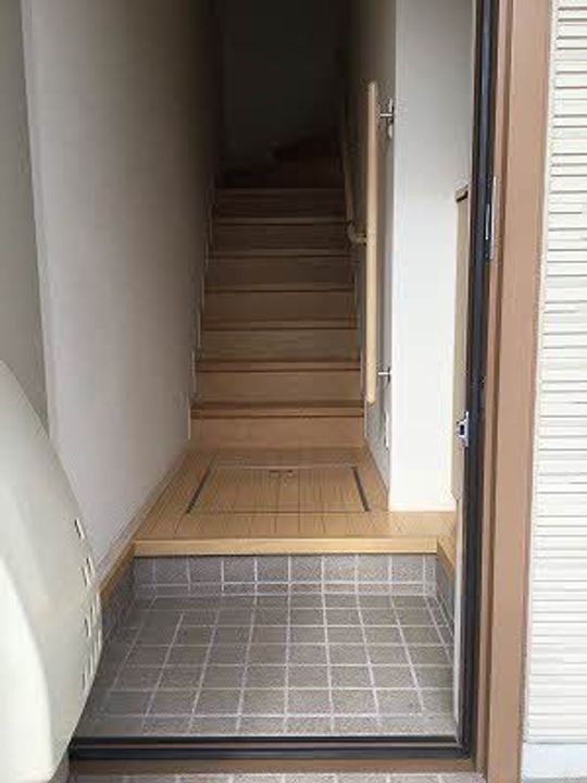 広島県広島市東区馬木9丁目の賃貸アパートの玄関