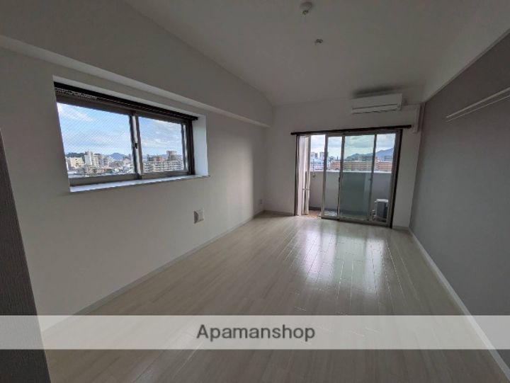 広島県広島市佐伯区五日市中央3丁目の賃貸マンションの居間