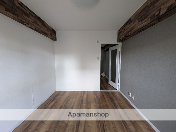 広島県広島市中区榎町の賃貸マンションの居間