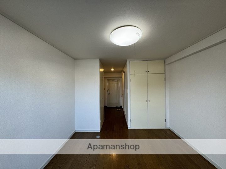 広島県広島市中区東千田町1丁目の賃貸マンションの居間