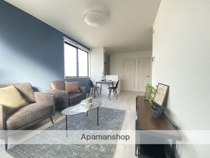 広島県広島市東区戸坂山根2丁目の賃貸アパートの居間