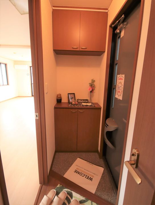 セゾン高取北弐番館101の玄関