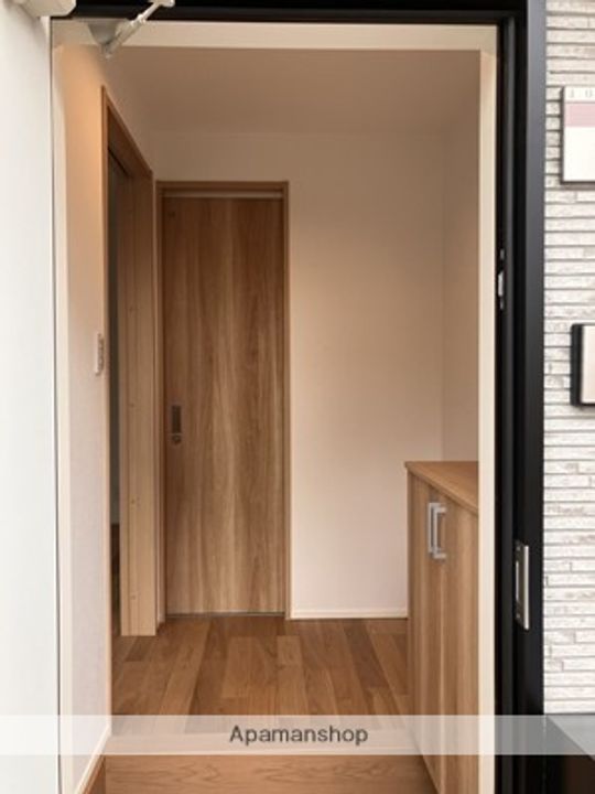 広島県広島市西区井口明神3丁目の賃貸アパートの玄関