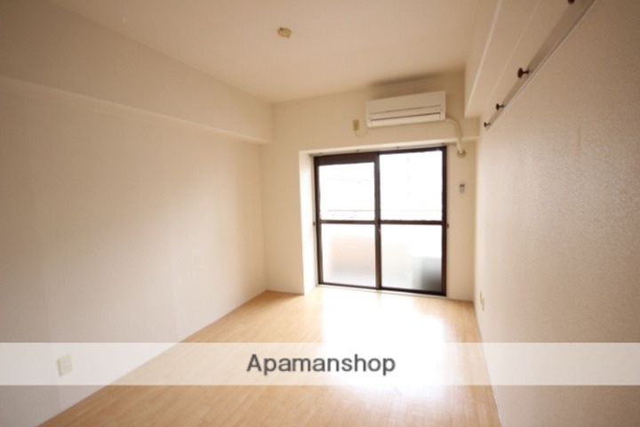 広島県広島市中区西十日市町の賃貸マンションの居間