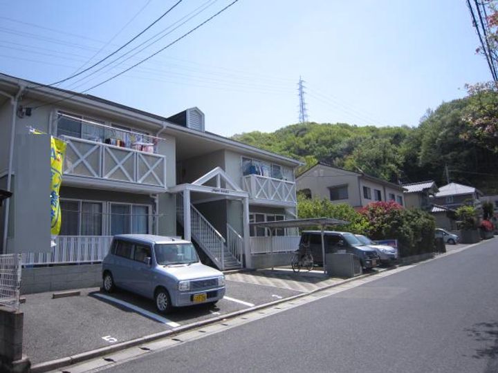 広島県広島市東区中山上2丁目の賃貸アパートの外観