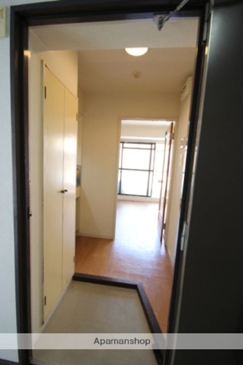 広島県広島市中区宝町の賃貸マンションの玄関