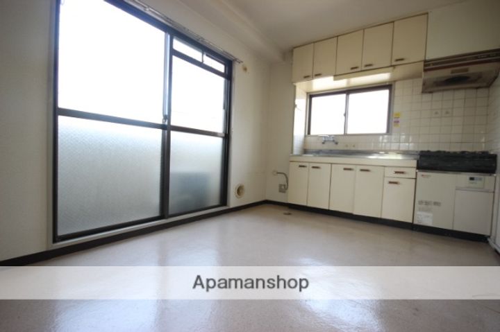 広島県広島市東区戸坂千足1丁目の賃貸マンションの居間