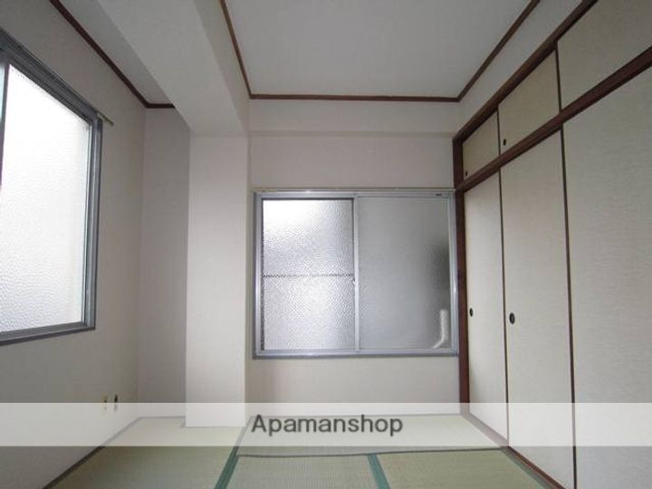 広島県広島市西区観音町の賃貸マンションの居間