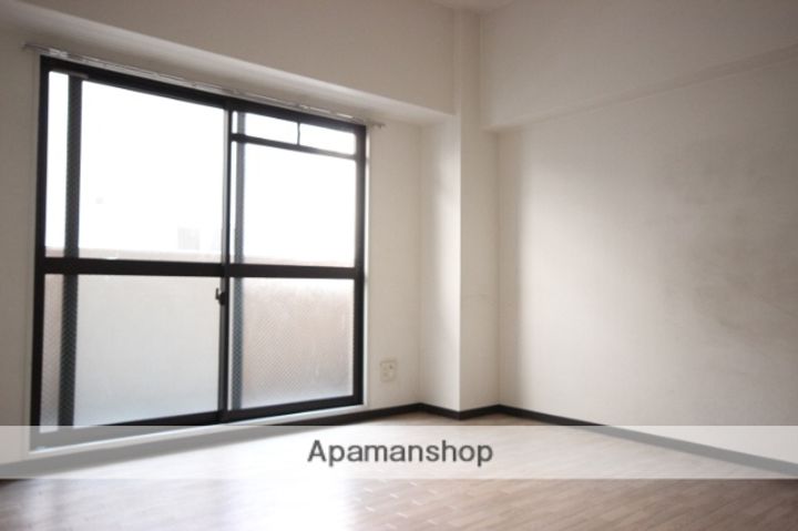 広島県広島市南区比治山町の賃貸マンションの居間