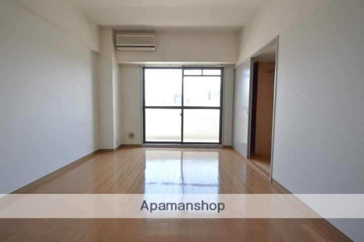 小倉屋ビル704の居間