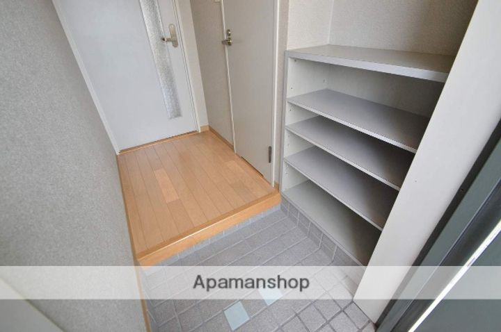 小倉屋ビル704の玄関