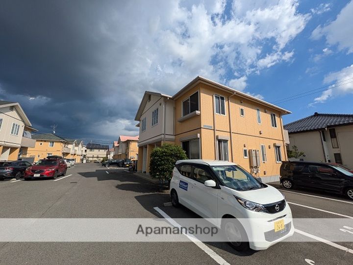 広島県東広島市西条町寺家の賃貸アパートの外観