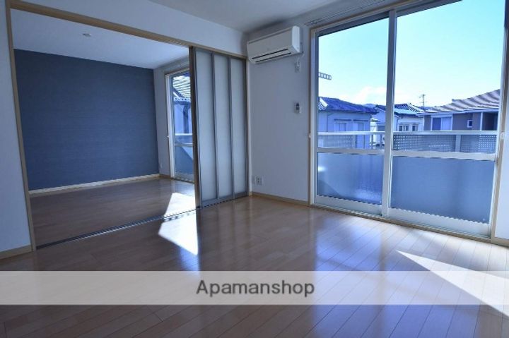 広島県東広島市西条町寺家の賃貸アパート201の居間