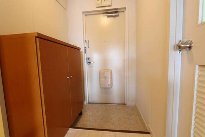 ビレッジハウス高美が丘タワー1号棟の玄関