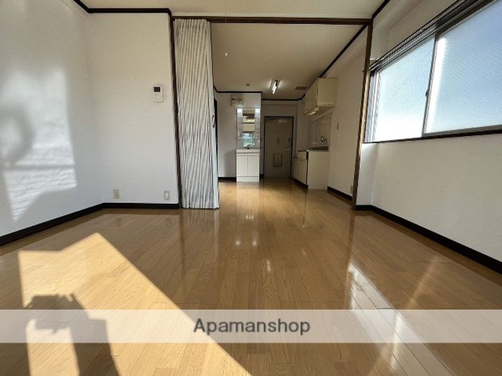 広島県東広島市西条町寺家の賃貸アパートの居間