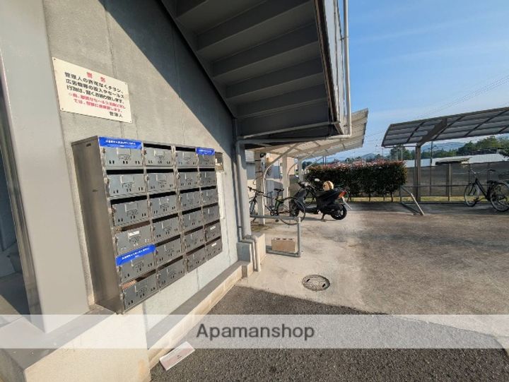 広島県東広島市西条町田口の賃貸アパートの外観