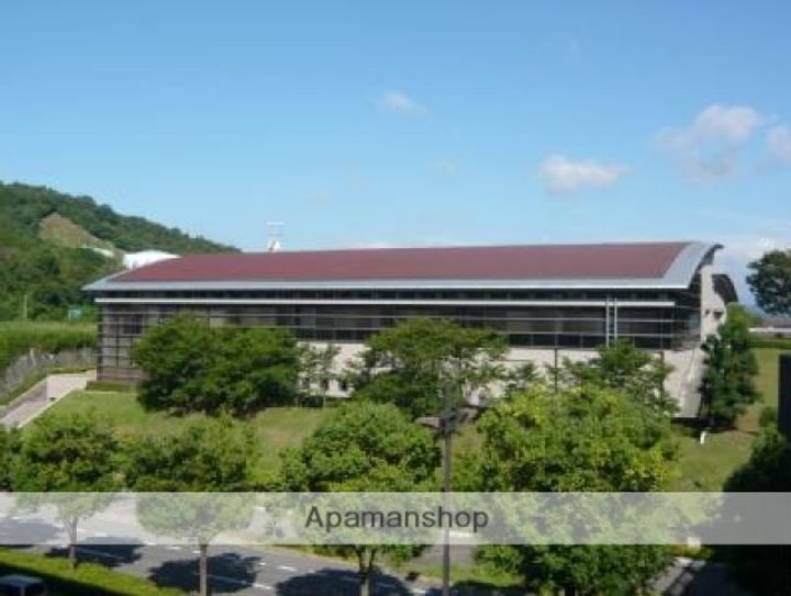 スカイレジェンド517の周辺