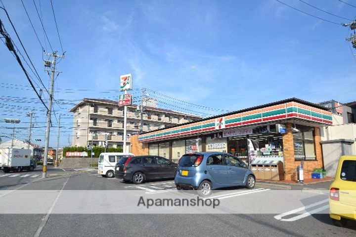 スカイレジェンド517の周辺