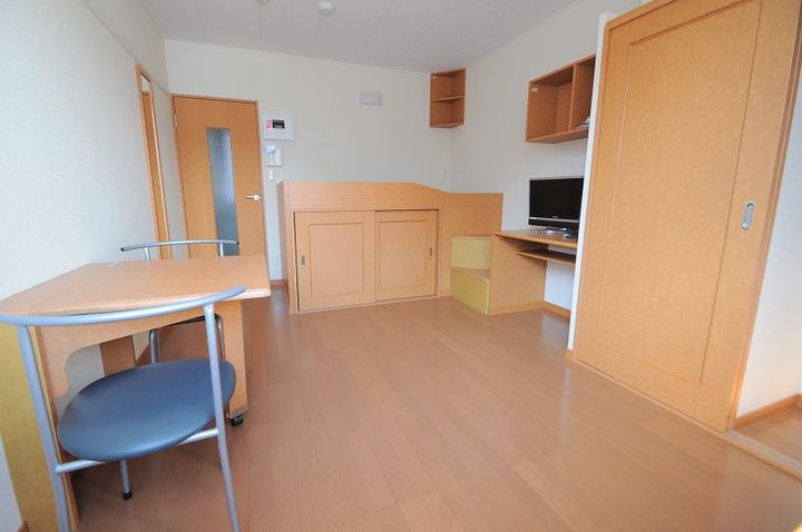 レオパレス高屋堀205の居間