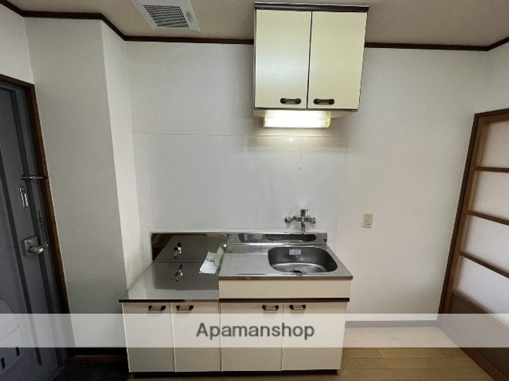 広島県東広島市西条中央4丁目の賃貸アパート303のキッチン