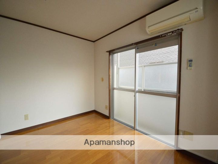 広島県東広島市西条中央4丁目の賃貸アパート302の居間