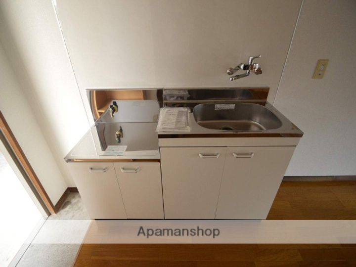広島県東広島市西条中央4丁目の賃貸アパート302のキッチン