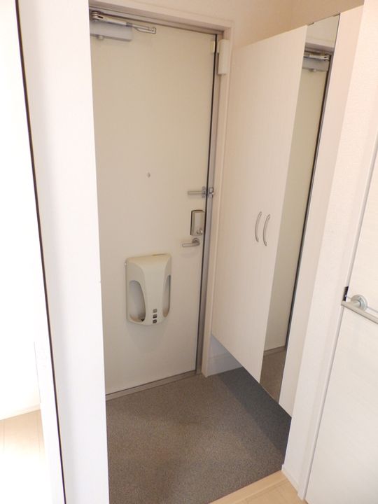 プレミール広の玄関