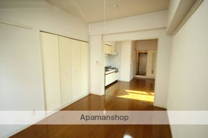 ミッションデルタの居間