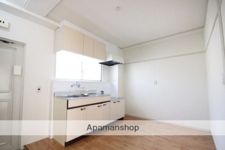 広島県広島市西区草津東2丁目の賃貸マンションの居間