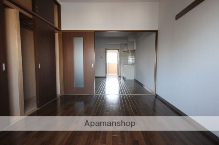 広島県広島市西区己斐本町2丁目の賃貸マンションの居間