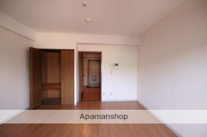 プーテゥジュール4番館の居間