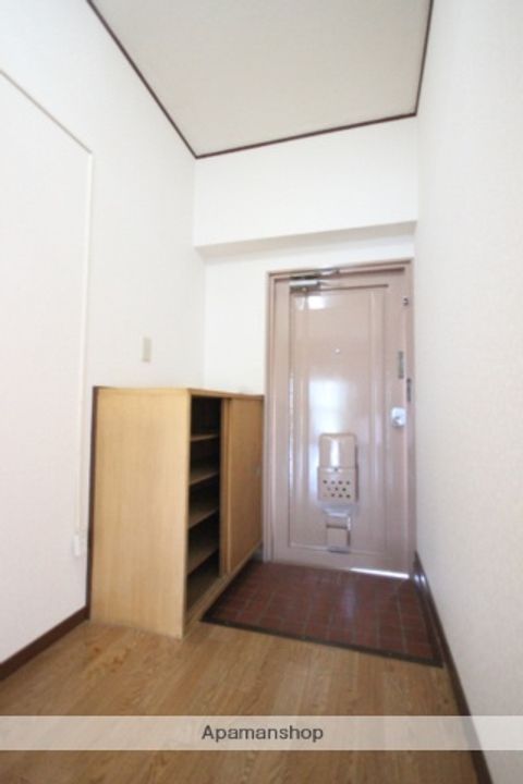 広島県広島市西区古江西町の賃貸マンションの玄関